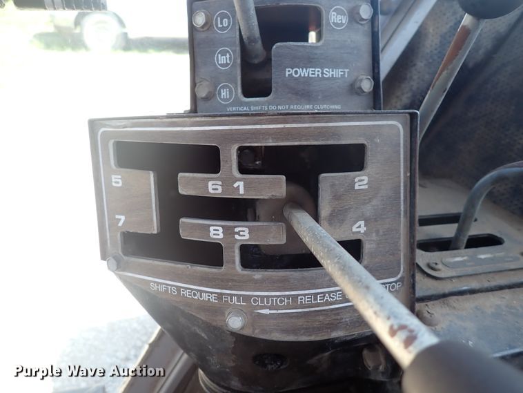 image for item DJ5668 1979 Massey Ferguson 2705  tractor