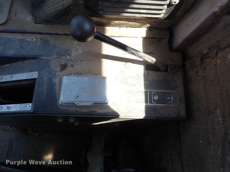 image for item DJ5668 1979 Massey Ferguson 2705  tractor