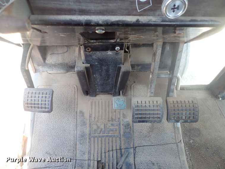 image for item DJ5668 1979 Massey Ferguson 2705  tractor