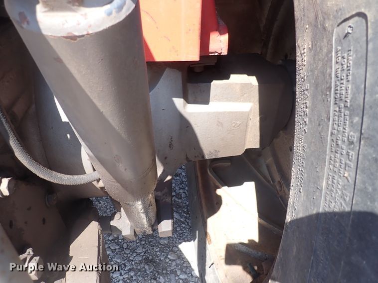 image for item DJ5668 1979 Massey Ferguson 2705  tractor