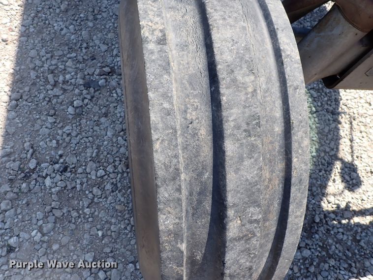 image for item DJ5668 1979 Massey Ferguson 2705  tractor