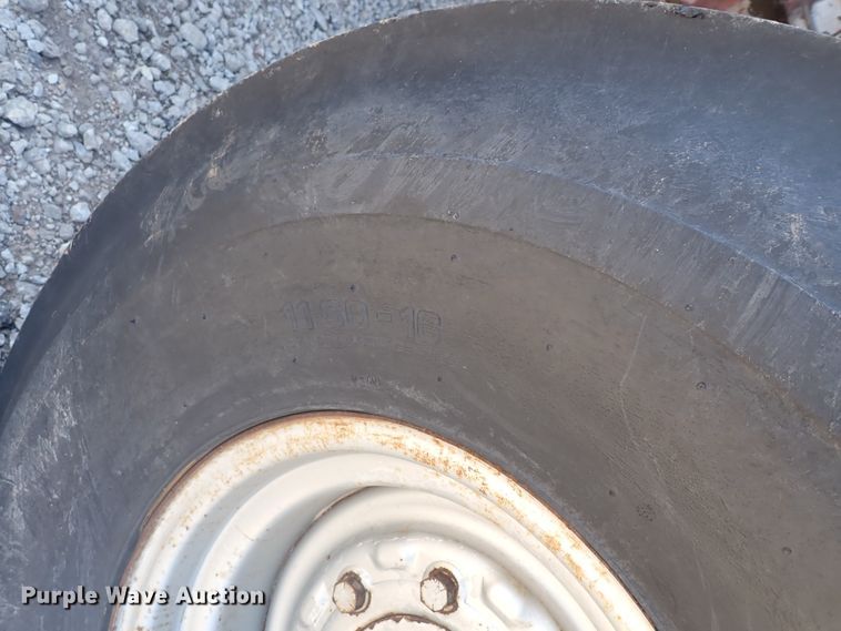 image for item DJ5668 1979 Massey Ferguson 2705  tractor