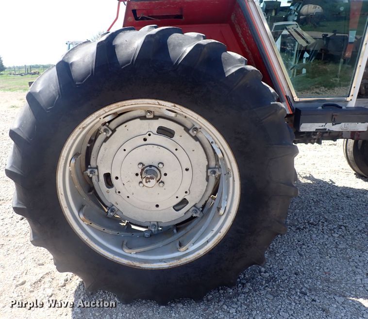 image for item DJ5668 1979 Massey Ferguson 2705  tractor