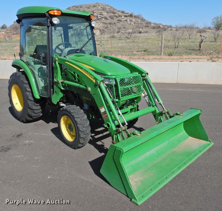 image for item DJ8433 John Deere 3039R  MFWD tractor