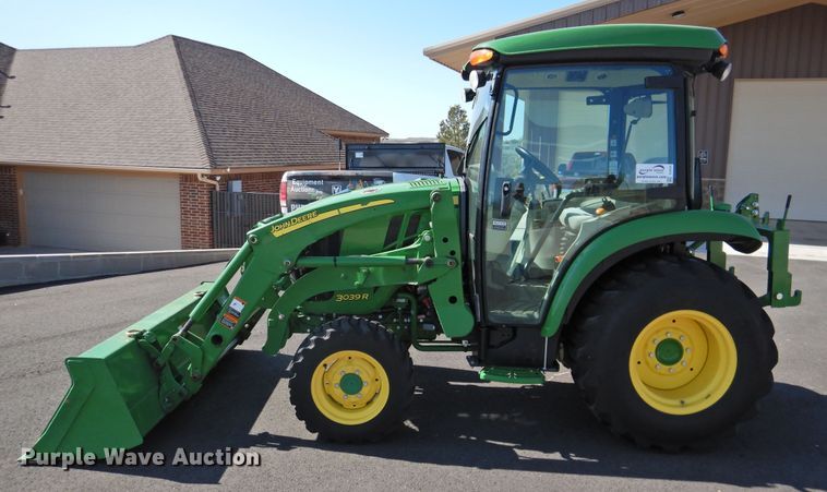 image for item DJ8433 John Deere 3039R  MFWD tractor