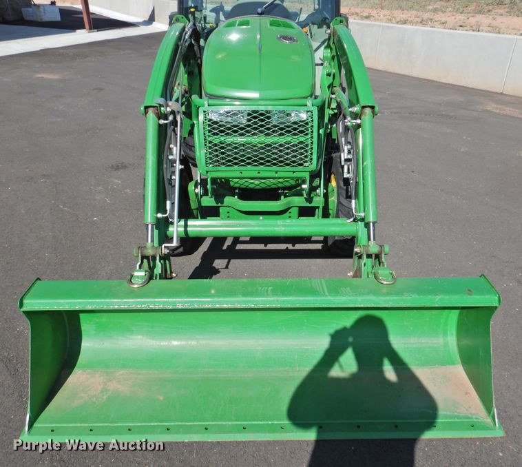 image for item DJ8433 John Deere 3039R  MFWD tractor