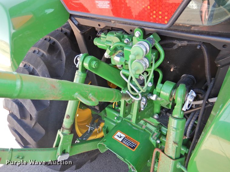 image for item DJ8433 John Deere 3039R  MFWD tractor