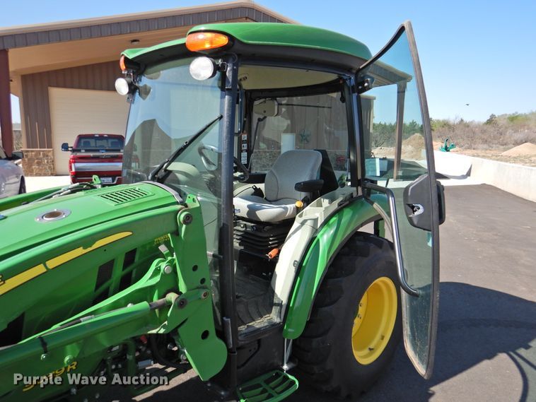 image for item DJ8433 John Deere 3039R  MFWD tractor