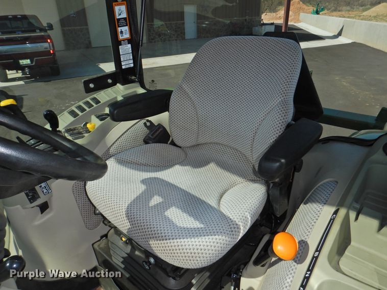 image for item DJ8433 John Deere 3039R  MFWD tractor