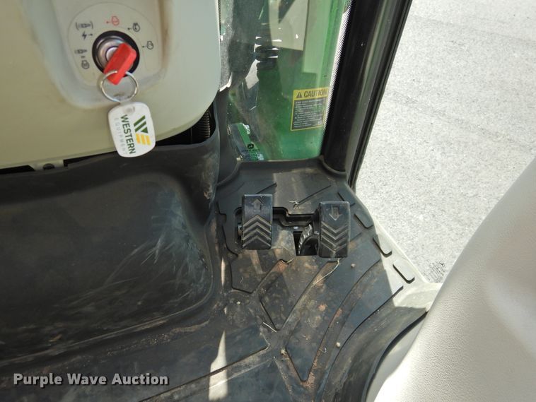 image for item DJ8433 John Deere 3039R  MFWD tractor