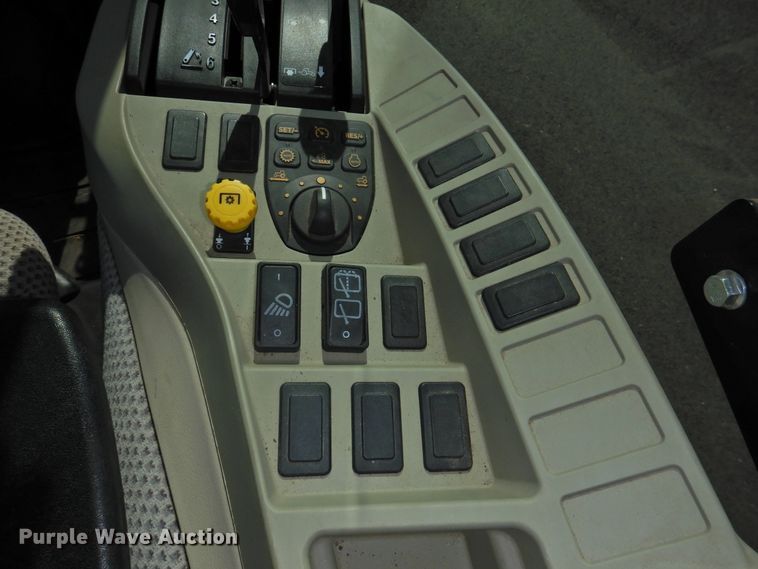 image for item DJ8433 John Deere 3039R  MFWD tractor