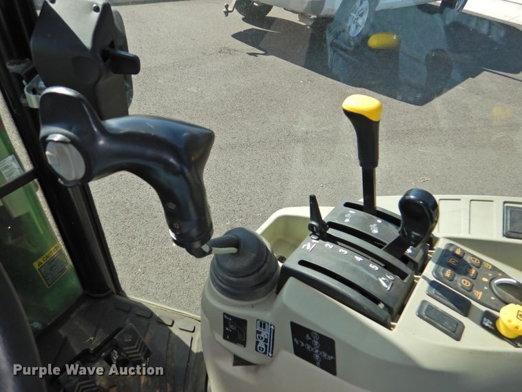 image for item DJ8433 John Deere 3039R  MFWD tractor