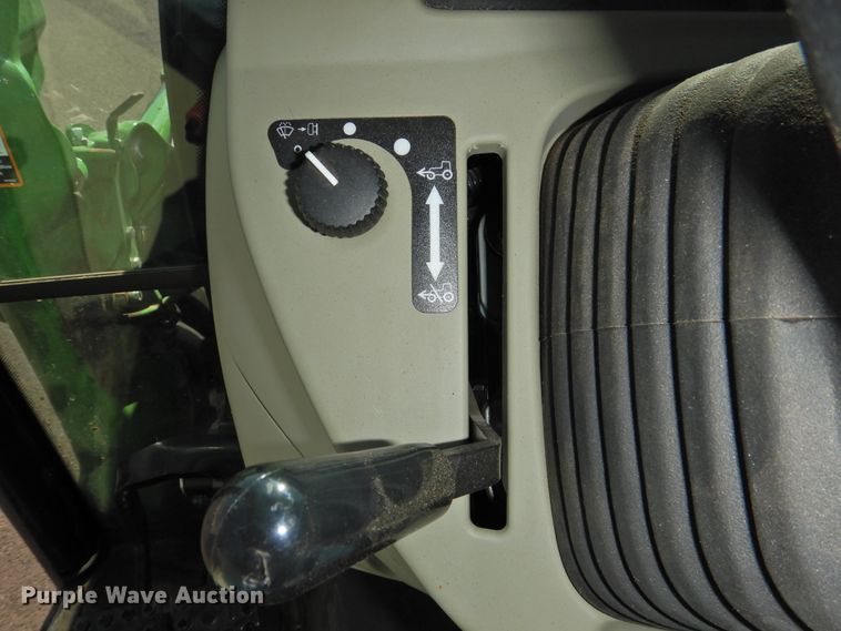 image for item DJ8433 John Deere 3039R  MFWD tractor