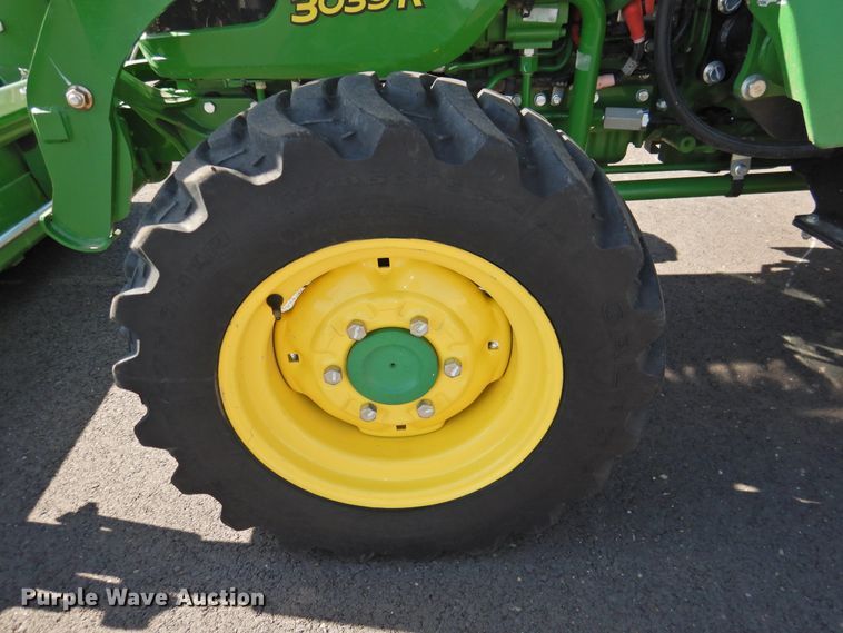 image for item DJ8433 John Deere 3039R  MFWD tractor