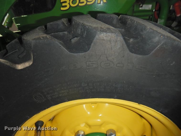 image for item DJ8433 John Deere 3039R  MFWD tractor