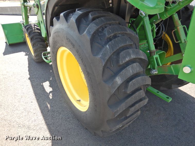 image for item DJ8433 John Deere 3039R  MFWD tractor