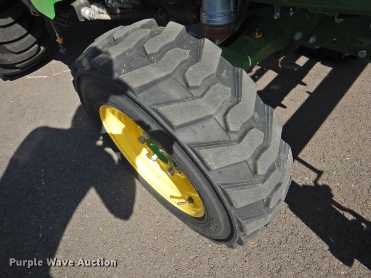 image for item DJ8433 John Deere 3039R  MFWD tractor