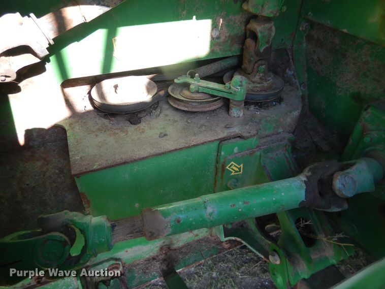 image for item DL0275 2007 John Deere 4995  windrower