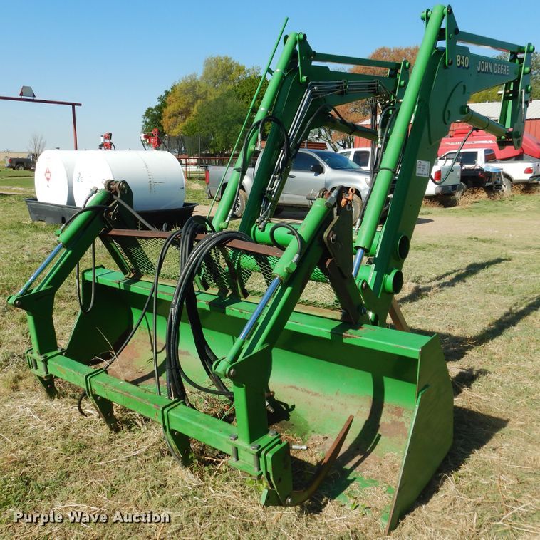 image for item DL0276 John Deere 840  loader