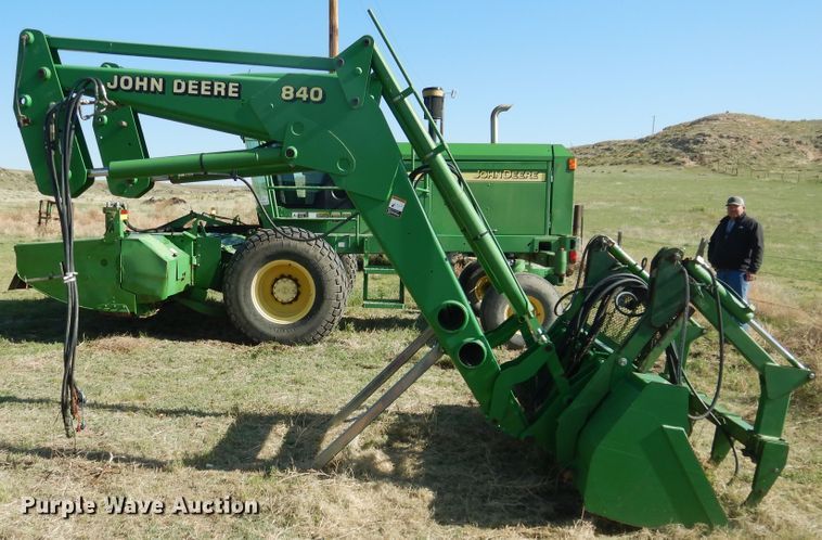 image for item DL0276 John Deere 840  loader