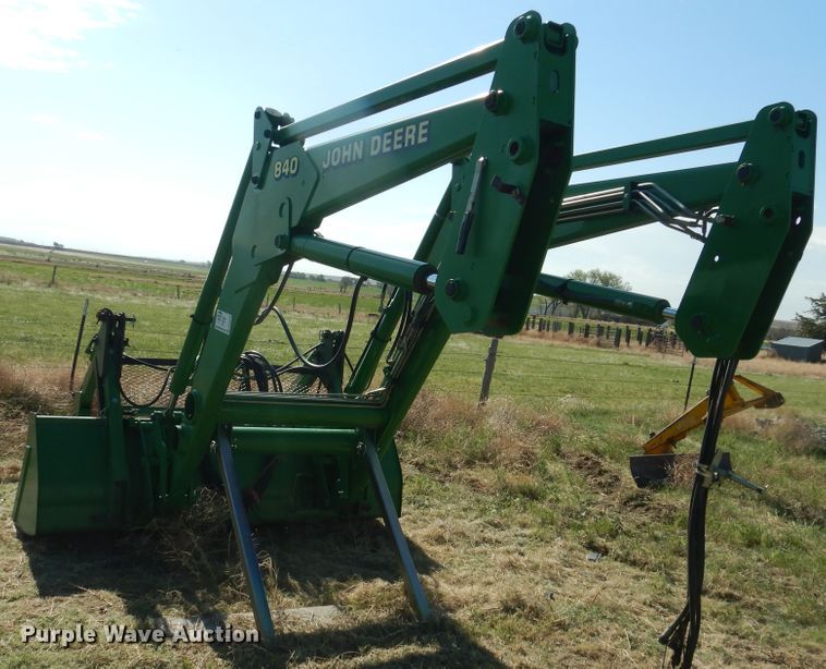 image for item DL0276 John Deere 840  loader