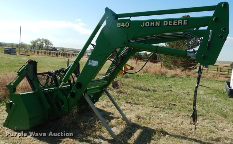 image for item DL0276 John Deere 840  loader