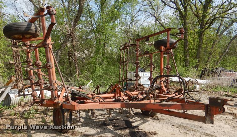 image for item DL8031 Allis Chalmers  field cultivator