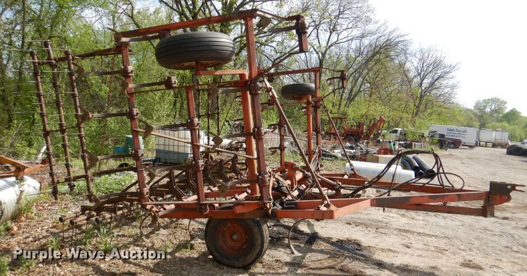 image for item DL8031 Allis Chalmers  field cultivator