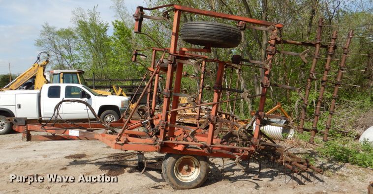 image for item DL8031 Allis Chalmers  field cultivator