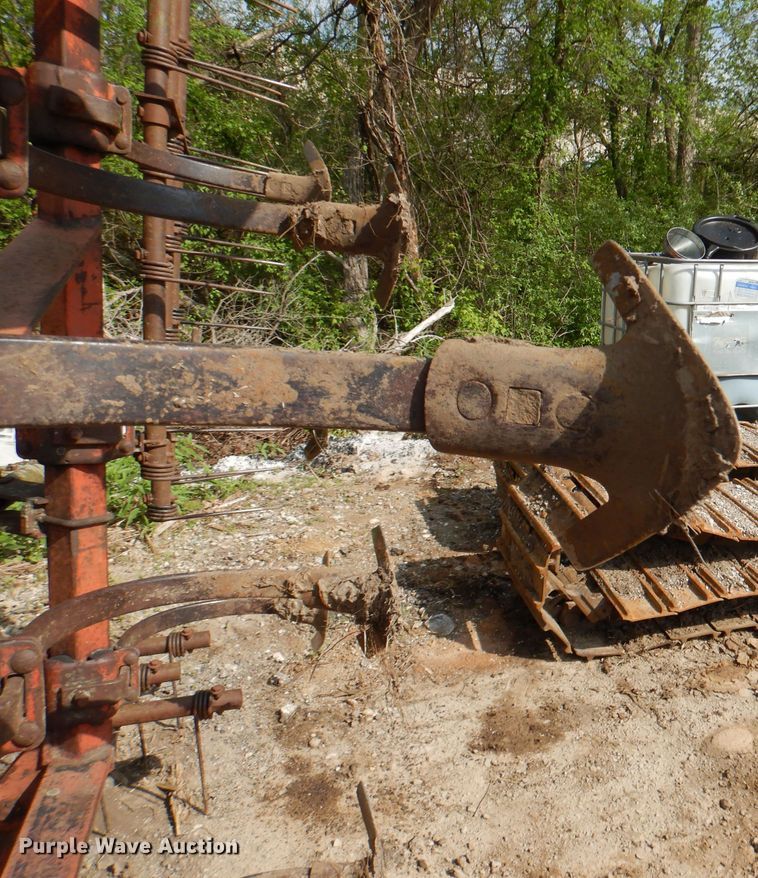 image for item DL8031 Allis Chalmers  field cultivator