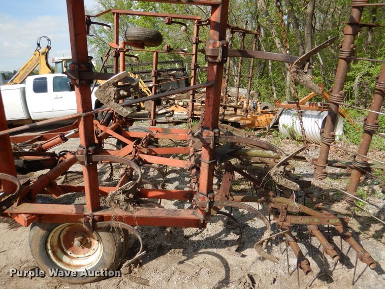 image for item DL8031 Allis Chalmers  field cultivator