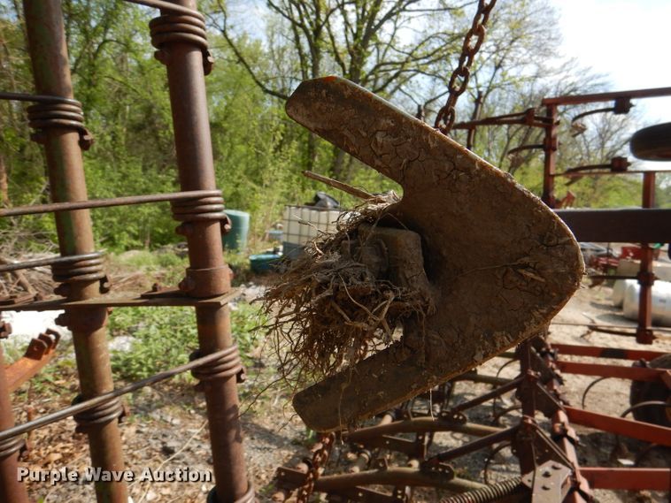 image for item DL8031 Allis Chalmers  field cultivator