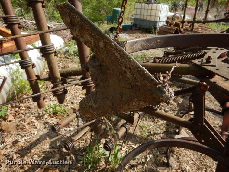 image for item DL8031 Allis Chalmers  field cultivator