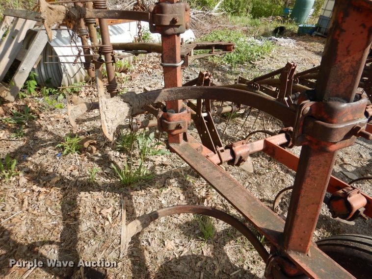 image for item DL8031 Allis Chalmers  field cultivator
