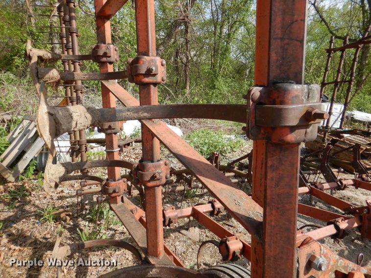 image for item DL8031 Allis Chalmers  field cultivator