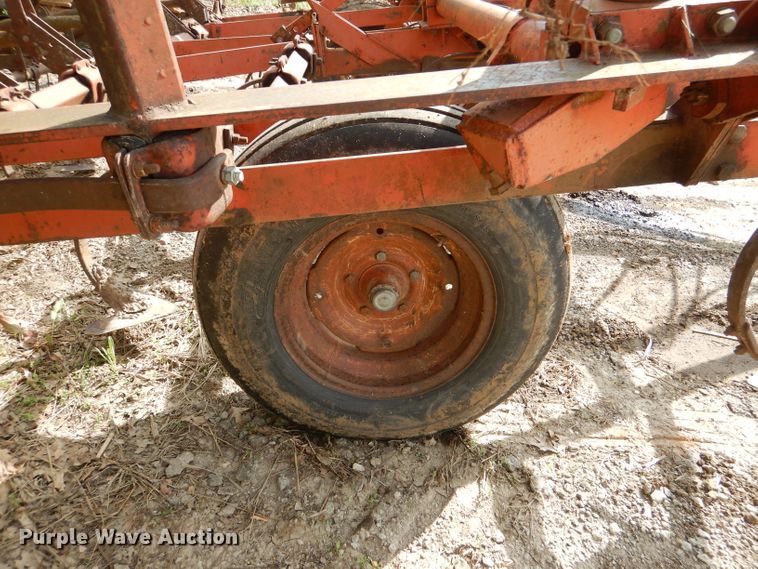 image for item DL8031 Allis Chalmers  field cultivator