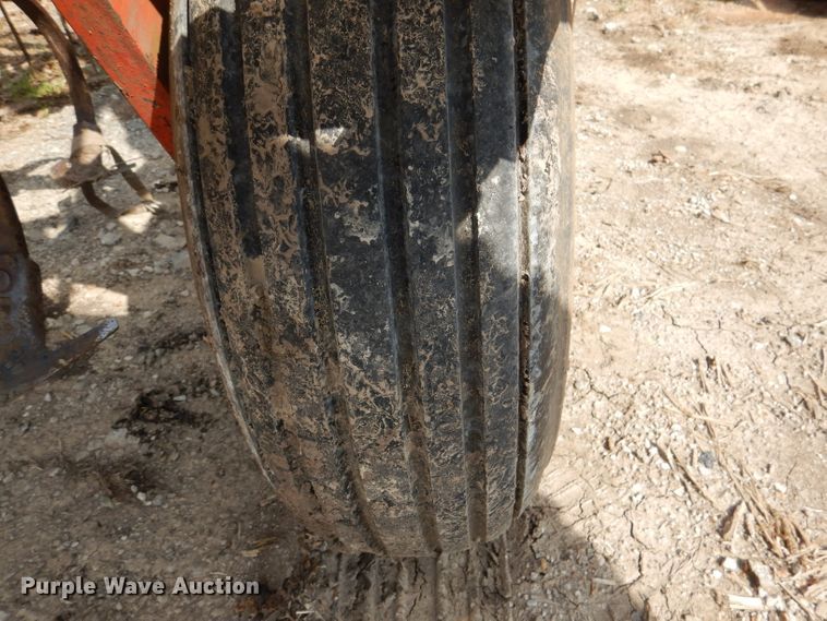 image for item DL8031 Allis Chalmers  field cultivator