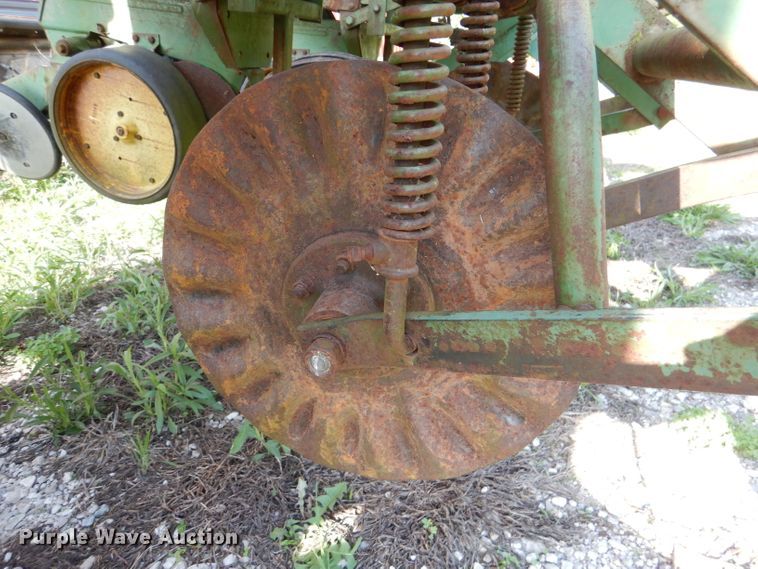 image for item DL8033 John Deere P7000  no-till planter