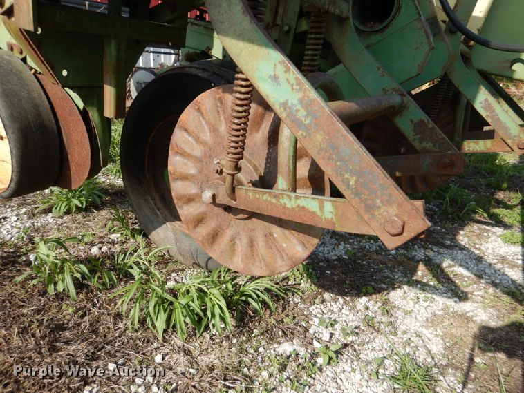 image for item DL8033 John Deere P7000  no-till planter