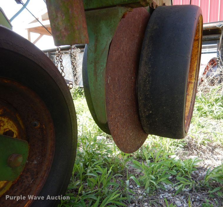 image for item DL8033 John Deere P7000  no-till planter