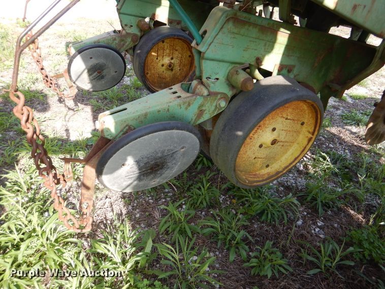 image for item DL8033 John Deere P7000  no-till planter