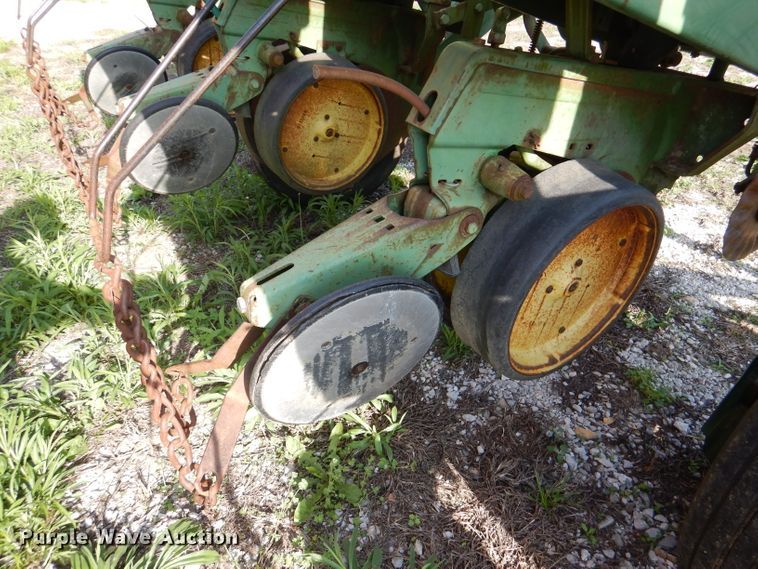 image for item DL8033 John Deere P7000  no-till planter