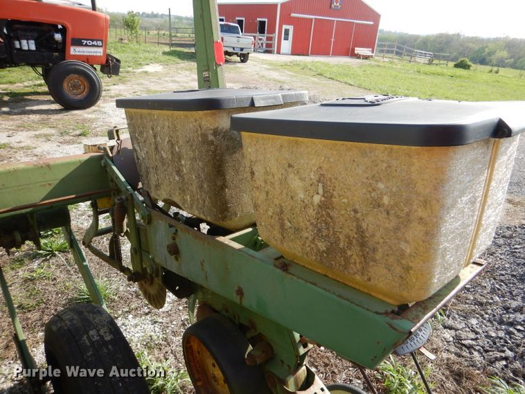 image for item DL8033 John Deere P7000  no-till planter