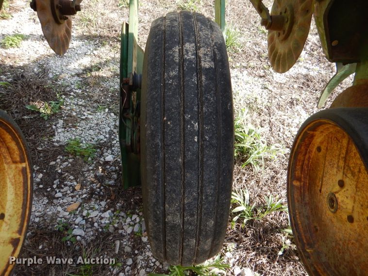 image for item DL8033 John Deere P7000  no-till planter