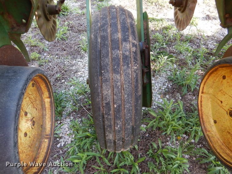 image for item DL8033 John Deere P7000  no-till planter