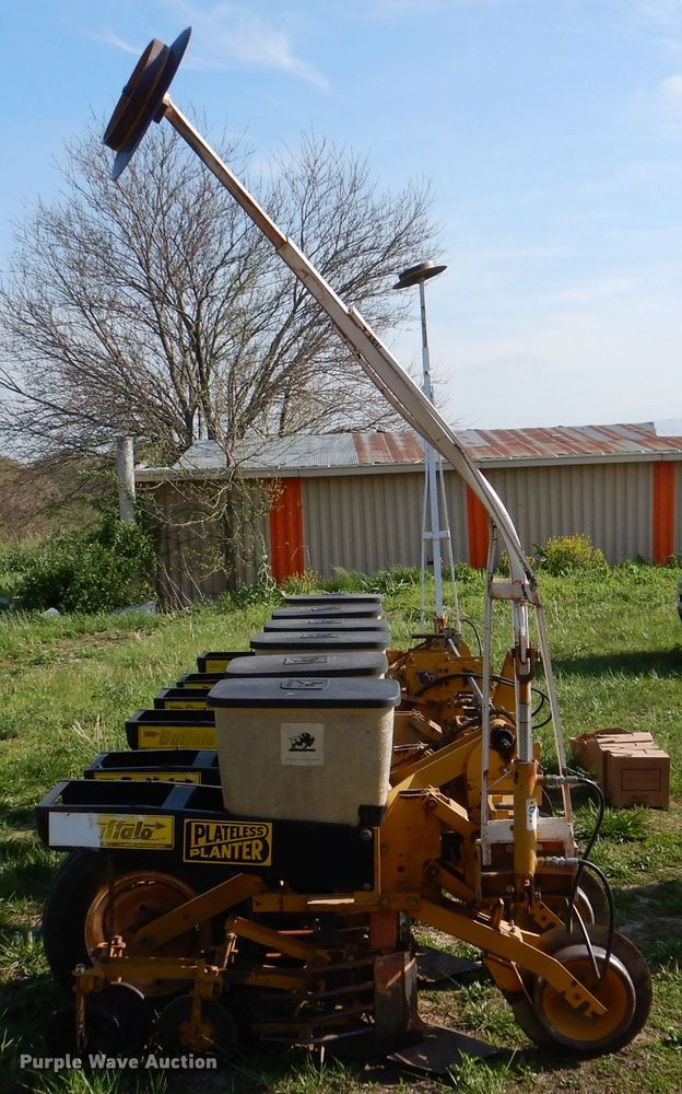 image for item DL8034 Buffalo 7010-6-30  no-till planter