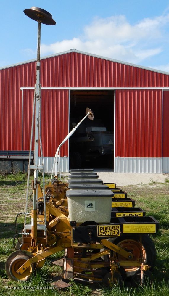 image for item DL8034 Buffalo 7010-6-30  no-till planter