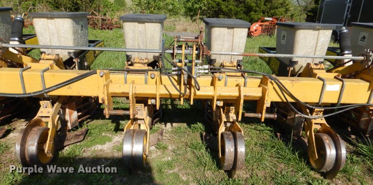 image for item DL8034 Buffalo 7010-6-30  no-till planter