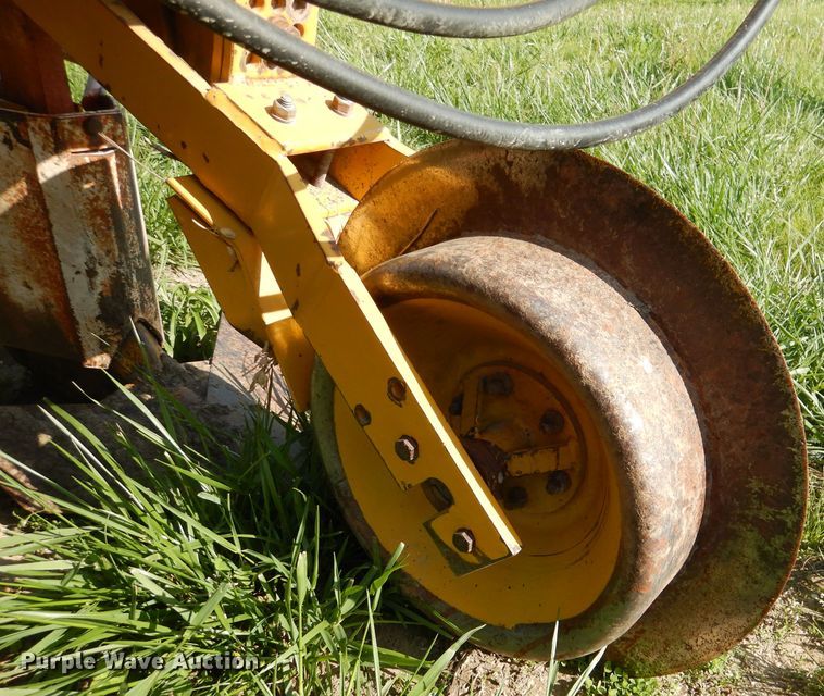 image for item DL8034 Buffalo 7010-6-30  no-till planter