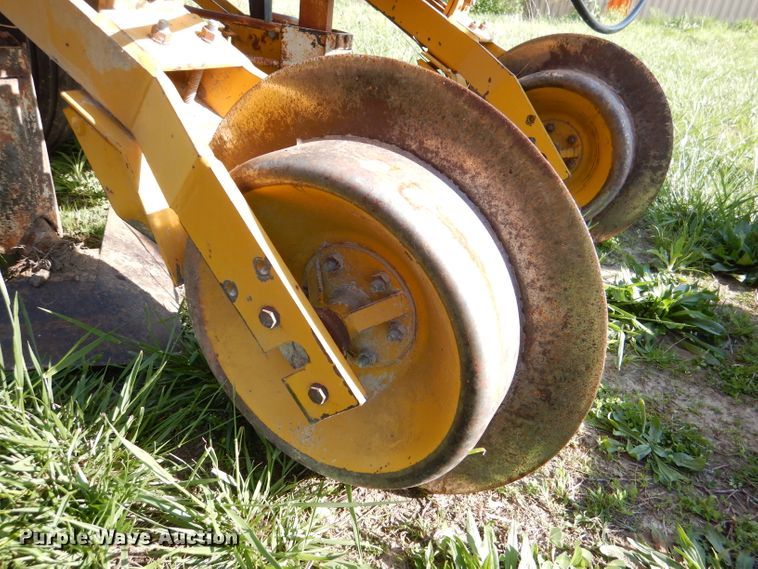 image for item DL8034 Buffalo 7010-6-30  no-till planter